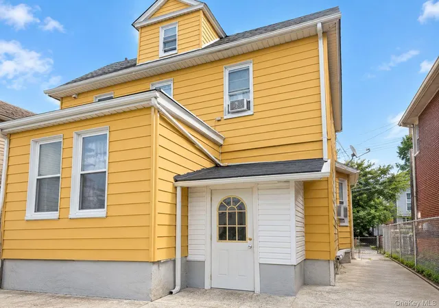 Photo 3 of Single family home for sale at 3118 102nd Street, New York, NY 11369 | MLS# 1052873 | Listing updated on 2026-09-22