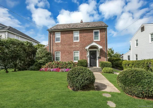 Photo 1 of Single family home for sale at 42 Nassau Ave, Oyster Bay, NY 11542 | MLS# 1052897 | Listing updated on 2026-09-27