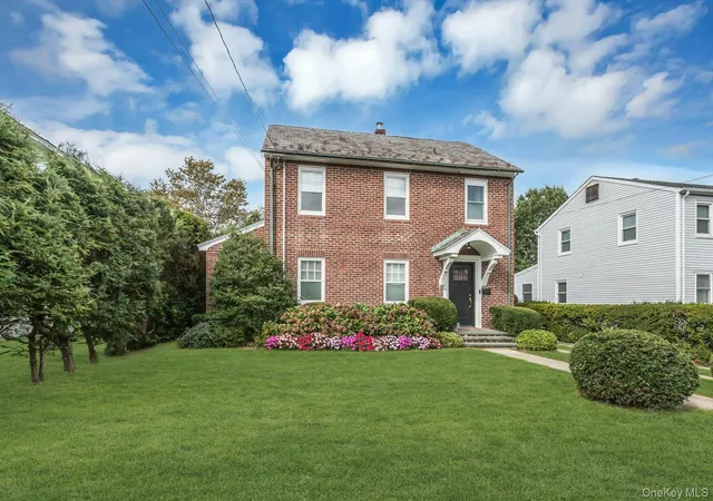 Photo 2 of Single family home for sale at 42 Nassau Ave, Oyster Bay, NY 11542 | MLS# 1052897 | Listing updated on 2026-09-27