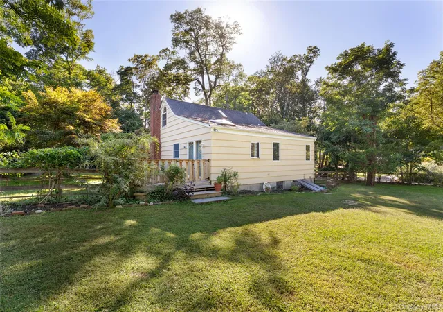 Photo 4 of Single family home for sale at 4 Acacia Rd, Brookhaven, NY 11778 | MLS# 1052935 | Listing updated on 2026-09-20