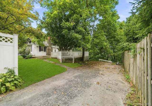 Photo 1 of Single family home for sale at 4 Hillside Trl, Monroe, NY 10950 | MLS# 1052945 | Listing updated on 2026-09-19