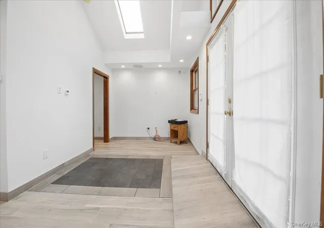 Photo 3 of House for sale at 72 Poplar Ave #72, New York, NY 10465 | MLS# 1052949 | Listing updated on 2026-09-26