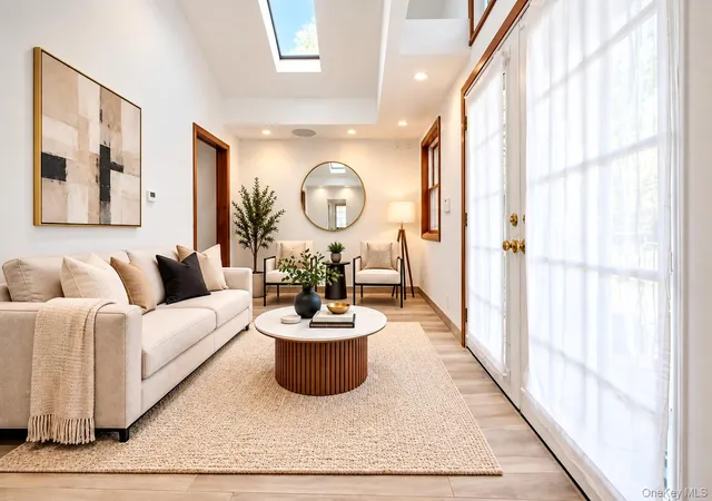 Photo 4 of House for sale at 72 Poplar Ave #72, New York, NY 10465 | MLS# 1052949 | Listing updated on 2026-09-26