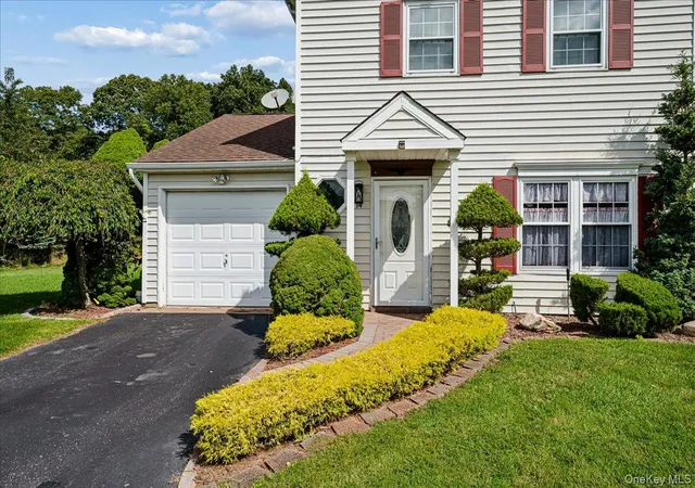 Photo 3 of Condo for sale at 14 Badger Trl, Brookhaven, NY 11727 | MLS# 1052956 | Listing updated on 2026-10-07