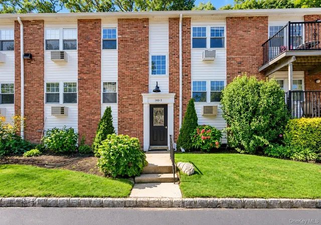 Photo 2 of Condo for sale at 140 Church St #3C, Smithtown, NY 11754 | MLS# 1052977 | Listing updated on 2026-09-26