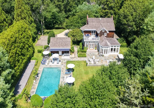 Photo 3 of Single family home for sale at 329 Georgica Rd, East Hampton, NY 11937 | MLS# 1052978 | Listing updated on 2026-09-24