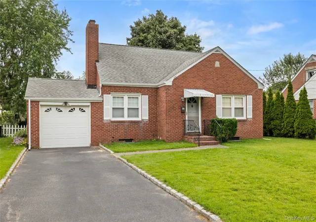 Photo 1 of Single family home for sale at 12 Benjamin Ave, Babylon, NY 11701 | MLS# 1052997 | Listing updated on 2026-09-28