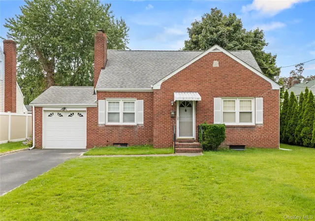 Photo 2 of Single family home for sale at 12 Benjamin Ave, Babylon, NY 11701 | MLS# 1052997 | Listing updated on 2026-09-28