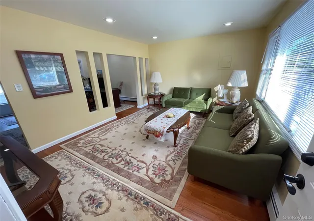 Photo 1 of Single family home for sale at 5 Denton Pl, Babylon, NY 11735 | MLS# 1053000 | Listing updated on 2026-09-20