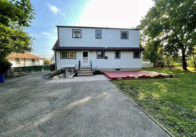 Photo 2 of Single family home for sale at 5 Denton Pl, Babylon, NY 11735 | MLS# 1053000 | Listing updated on 2026-10-05