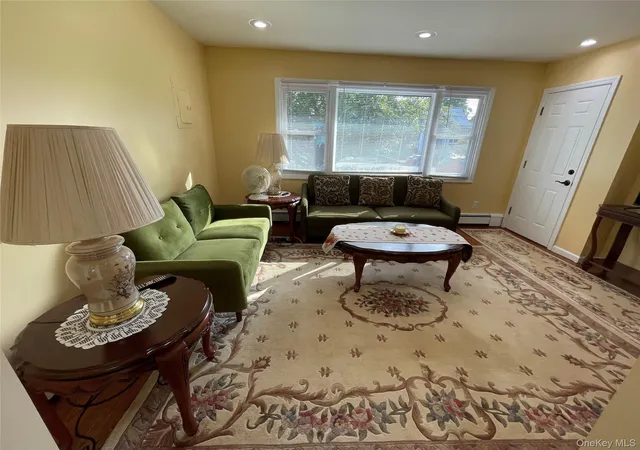 Photo 2 of Single family home for sale at 5 Denton Pl, Babylon, NY 11735 | MLS# 1053000 | Listing updated on 2026-09-20