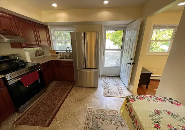 Photo 3 of Single family home for sale at 5 Denton Pl, Babylon, NY 11735 | MLS# 1053000 | Listing updated on 2026-09-20