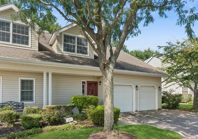 Photo 2 of Condo for sale at 147 Pond View Dr, North Hempstead, NY 11050 | MLS# 1053002 | Listing updated on 2026-09-28