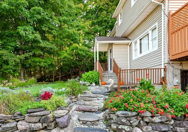 Photo 2 of Single family home for sale at 1111 State Route 17a, Warwick (town), NY 10925 | MLS# 1053006 | Listing updated on 2026-10-04