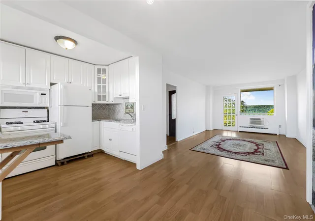 Condo for sale at 5800 Arlington Ave #7L, New York, NY 10471 | MLS# 1053037
