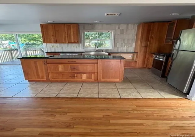 Photo 3 of Single family home for sale at 366 Washington St, Newburgh (city), NY 12550 | MLS# 1053045 | Listing updated on 2026-09-26