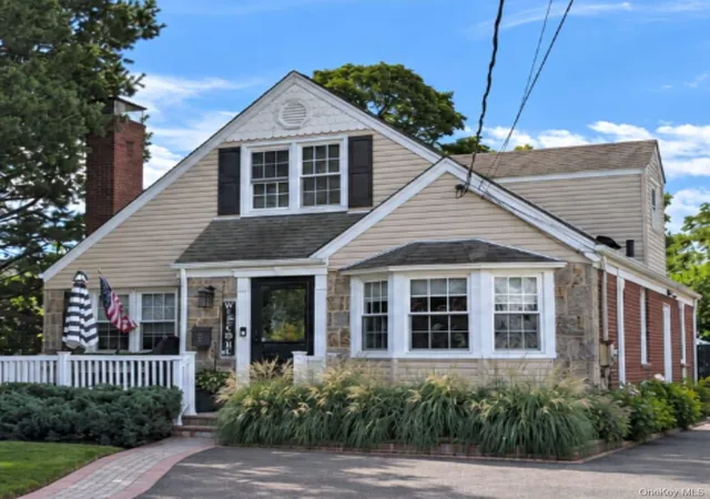 Single family home for sale at 2 Windsor Pl, Lynbrook, NY 11563 | MLS# 1053067