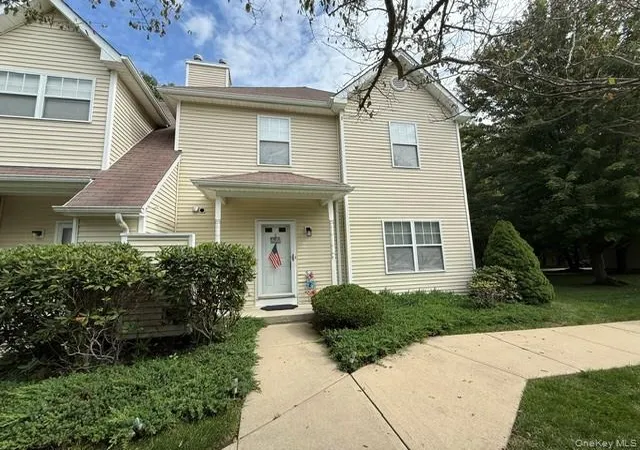 Condo for sale at 6 Daremy Cir, Brookhaven, NY 11763 | MLS# 1053070
