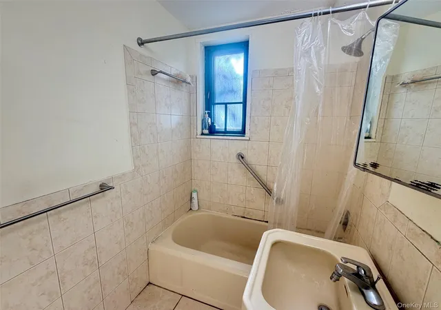 Photo 3 of Condo for sale at 2049 Mcgraw Ave #6H, New York, NY 10462 | MLS# 1053072 | Listing updated on 2026-09-20