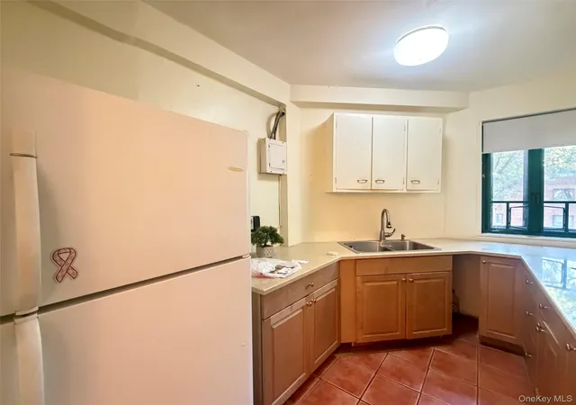 Photo 4 of Condo for sale at 2049 Mcgraw Ave #6H, New York, NY 10462 | MLS# 1053072 | Listing updated on 2026-09-20