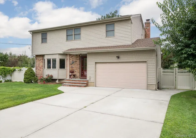 Photo 3 of Single family home for sale at 73 Anndom Ct, Babylon, NY 11703 | MLS# 1053073 | Listing updated on 2026-09-29