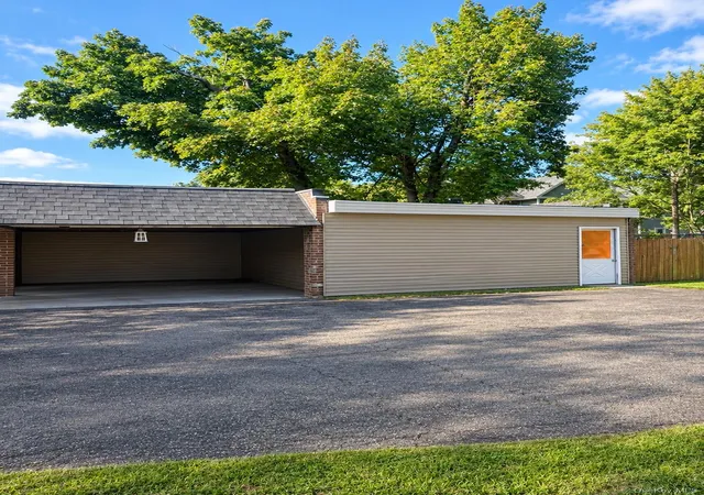 Photo 4 of House for sale at 6 View Ave, Albany, NY 12209 | MLS# 1053088 | Listing updated on 2026-09-21