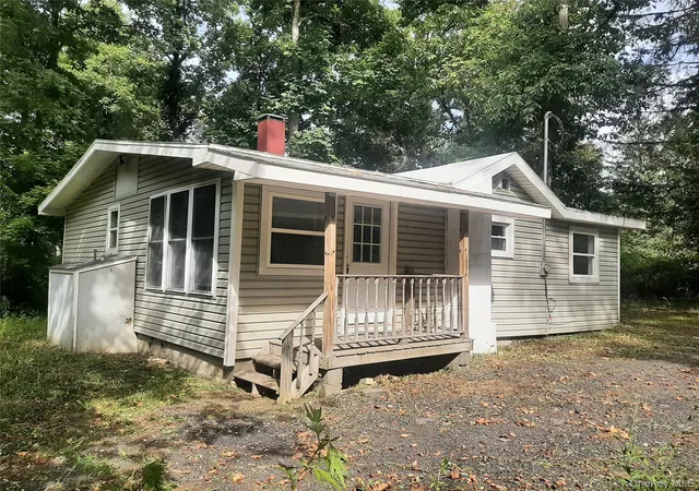 Photo 3 of Sale Pending at 1651 Route 9g, Hyde Park, NY 12538 | MLS# 1053089 | Listing updated on 2026-10-01