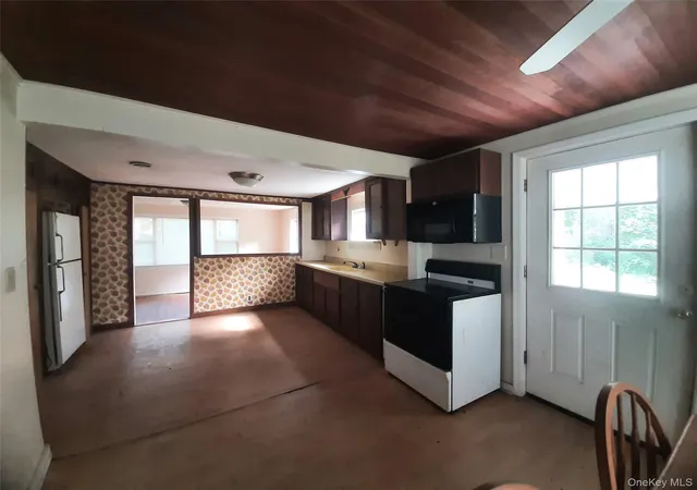 Photo 3 of Sale Pending at 1651 Route 9g, Hyde Park, NY 12538 | MLS# 1053089 | Listing updated on 2026-10-01