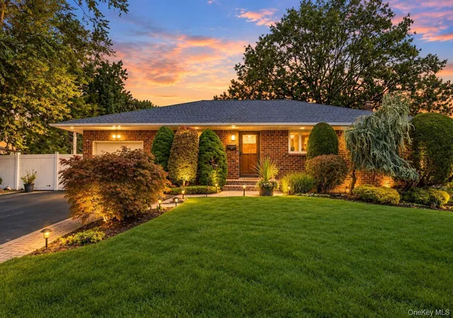 Photo 2 of Single family home for sale at 15 Elmwood Ln, Oyster Bay, NY 11791 | MLS# 1053095 | Listing updated on 2026-10-04