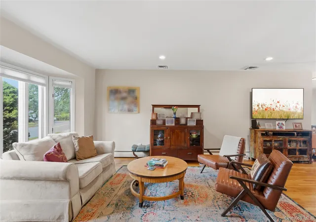 Photo 4 of Single family home for sale at 15 Elmwood Ln, Oyster Bay, NY 11791 | MLS# 1053095 | Listing updated on 2026-10-04