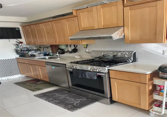 Photo 4 of Condo for sale at 65-38 Austin St #4D, Rego Park, NY 11374 | MLS# 1053101 | Listing updated on 2026-09-20