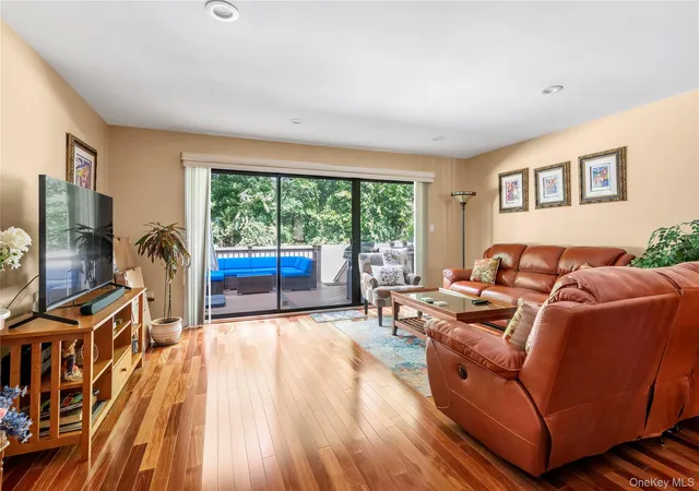 Listing Photo 4 - Condo for sale in building located at 2189 Jerusalem Ave, Hempstead, NY 11566