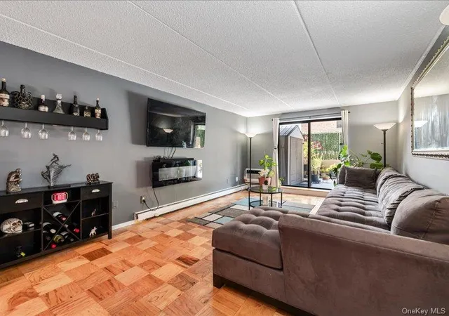 Photo 4 of Sale Pending at 687 Bronx River Rd #1D, Yonkers, NY 10704 | MLS# 1053139 | Listing updated on 2026-10-22