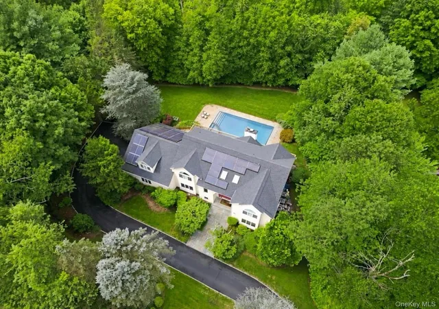 Photo 3 of Single family home for sale at 48 Random Farms Cir, New Castle, NY 10514 | MLS# 1053148 | Listing updated on 2026-10-07