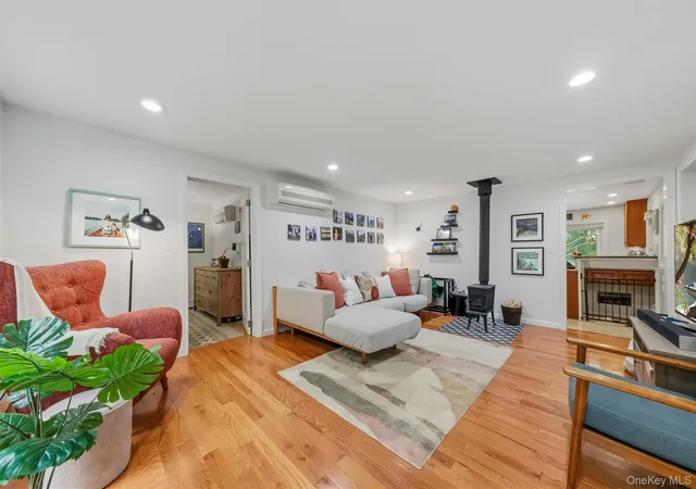 Photo 2 of Single family home for sale at 19 Dream Lake Rd, Cortlandt, NY 10520 | MLS# 1053149 | Listing updated on 2026-10-18