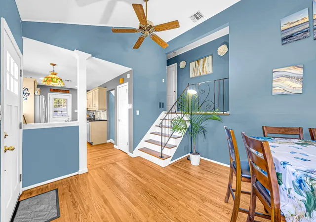 Photo 3 of Single family home for sale at 833 N Fulton Ave, Babylon, NY 11757 | MLS# 1053176 | Listing updated on 2026-09-29