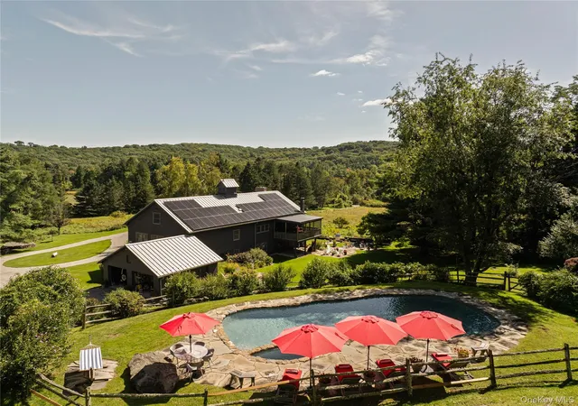 Photo 3 of Single family home for sale at 823 N Quaker Hl Rd, Pawling, NY 12564 | MLS# 1053203 | Listing updated on 2026-10-03