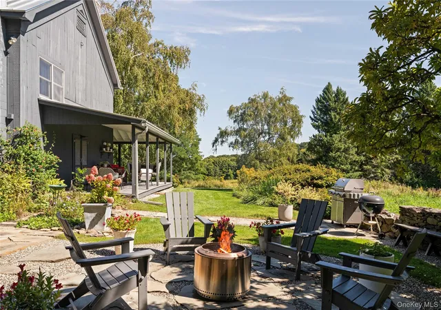 Photo 3 of Single family home for sale at 823 N Quaker Hl Rd, Pawling, NY 12564 | MLS# 1053203 | Listing updated on 2026-10-03