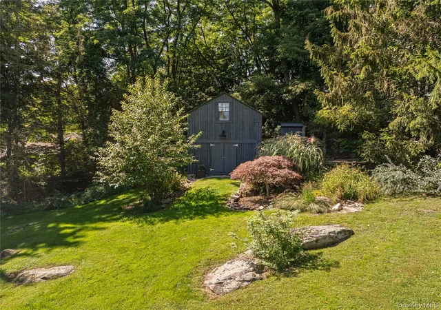 Photo 4 of Single family home for sale at 823 N Quaker Hl Rd, Pawling, NY 12564 | MLS# 1053203 | Listing updated on 2026-10-03