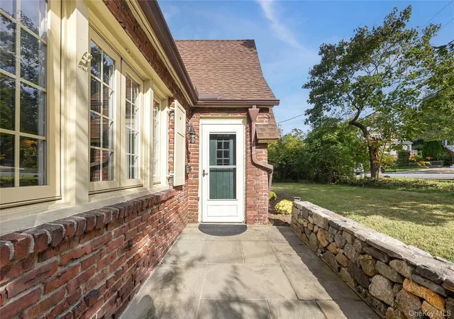 Photo 2 of Single family home for sale at 131 Westminster Dr, Yonkers, NY 10710 | MLS# 1053208 | Listing updated on 2026-10-25