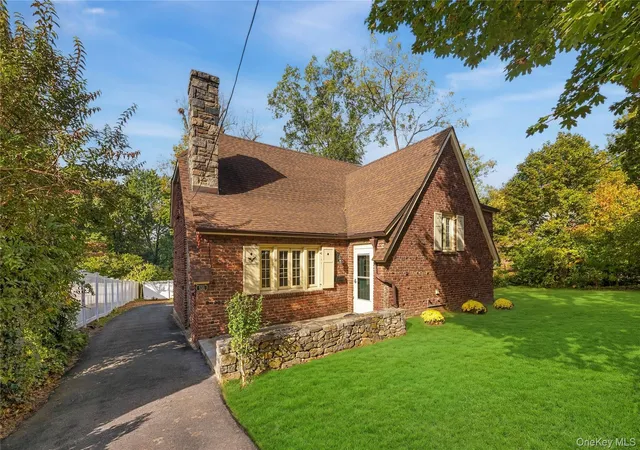 Photo 3 of Single family home for sale at 131 Westminster Dr, Yonkers, NY 10710 | MLS# 1053208 | Listing updated on 2026-10-25