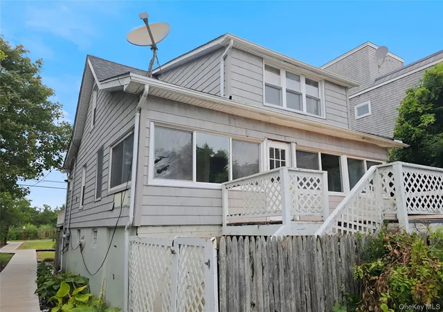 Photo 4 of Single family home for sale at 54 Oak Beach Rd, Babylon, NY 11702 | MLS# 1053217 | Listing updated on 2026-09-24