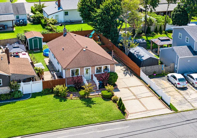 Photo 3 of Single family home for sale at 58 Morton St, Islip, NY 11717 | MLS# 1053229 | Listing updated on 2026-09-22