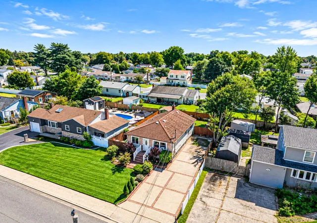 Photo 4 of Single family home for sale at 58 Morton St, Islip, NY 11717 | MLS# 1053229 | Listing updated on 2026-09-22