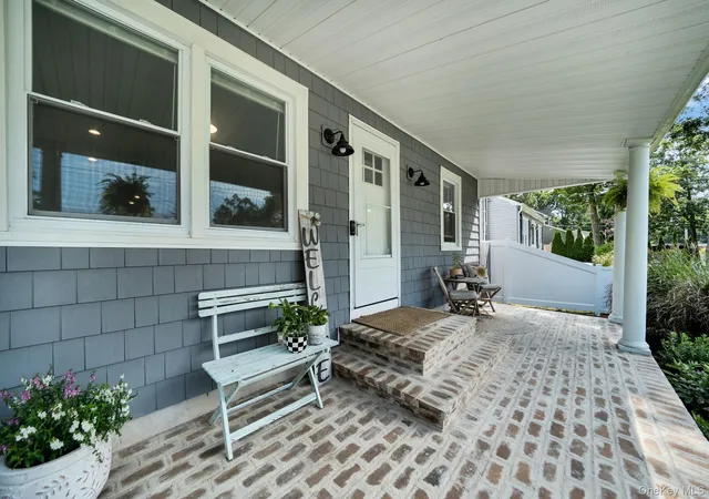 Photo 3 of Single family home for sale at 154 W End Ave, Brookhaven, NY 11967 | MLS# 1053238 | Listing updated on 2026-09-22