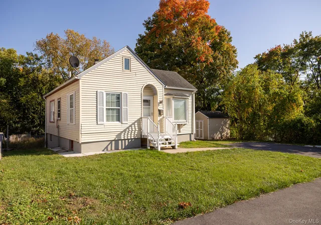 Photo 2 of Single family home for sale at 102 Sproat St, Middletown, NY 10940 | MLS# 1053243 | Listing updated on 2026-10-25