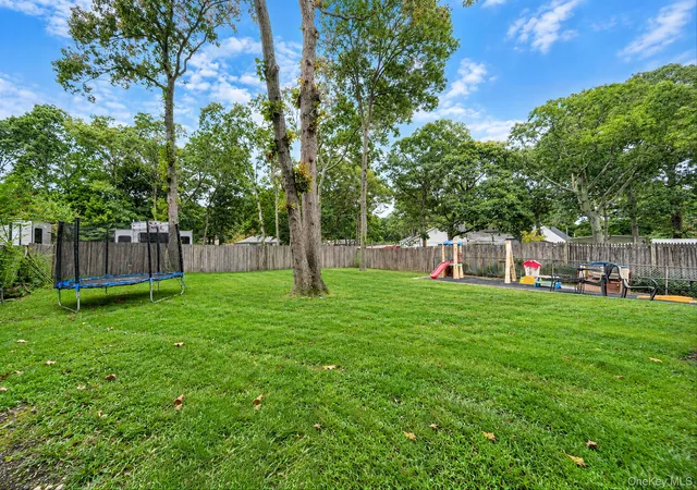Photo 4 of Single family home for sale at 129 Shinnecock Ave, Brookhaven, NY 11950 | MLS# 1053252 | Listing updated on 2026-10-01