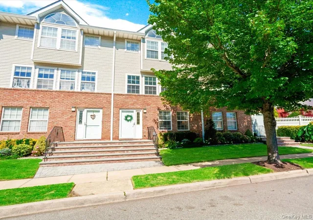Photo 1 of Condo for sale at 208 Hendrick Ave E, Glen Cove, NY 11542 | MLS# 1053255 | Listing updated on 2026-10-03