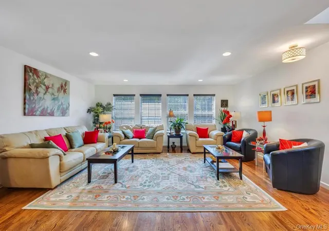 Photo 4 of Condo for sale at 208 Hendrick Ave E, Glen Cove, NY 11542 | MLS# 1053255 | Listing updated on 2026-10-03