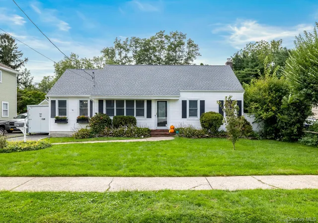 Photo 1 of Single family home for sale at 627 6th Street, Huntington, NY 11731 | MLS# 1053288 | Listing updated on 2026-09-29